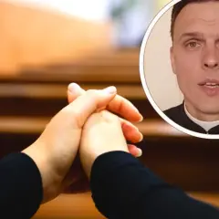Na które kolano klękać w kościele? Zasady i symbolika klękania podczas modlitwy