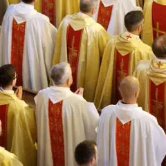 Co grozi księdzu za złamanie celibatu? Prawda o konsekwencjach