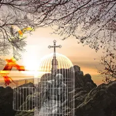 Uwięziony człowiek w klatce, symbolizujący prozelityzm, próbuje się uwolnić, podczas gdy ogień symbolizuje wolność i nadzieję.