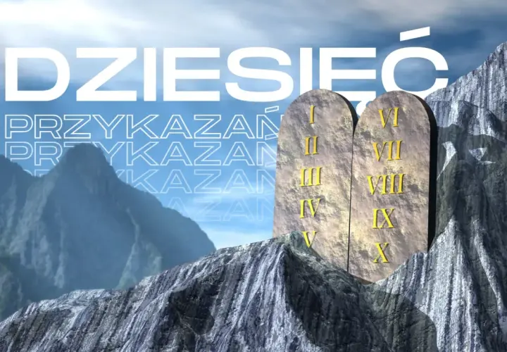 Kamienne tablice z Dziesięcioma Przykazaniami, symbolizujące dekalog z biblii, na tle gór.