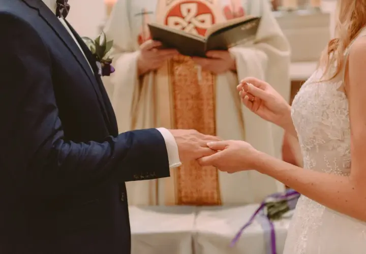 Czy ksiądz może wziąć ślub kościelny? Zasady celibatu i wyjątki w Kościele
