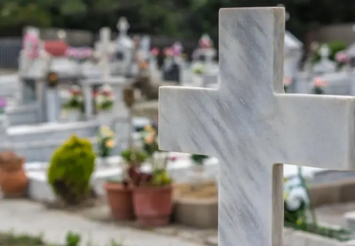 Ile jest cmentarzy w Polsce? Zaskakujące fakty i ich rodzaje