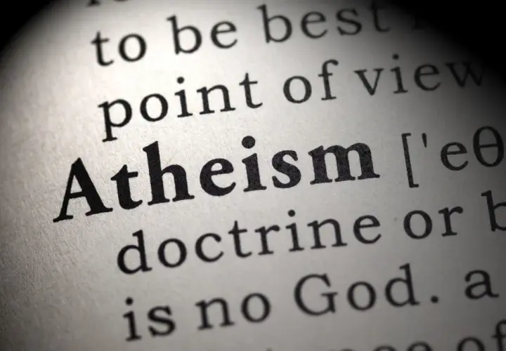 Słowo "Atheism" (ateizm) w słowniku. Ateista to ktoś, kto nie wierzy w Boga.