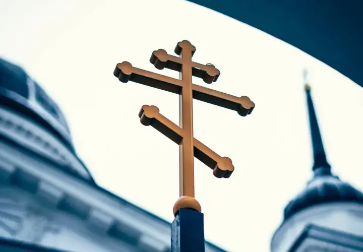 Czy katolik może nosić krzyż prawosławny? Oto co musisz wiedzieć