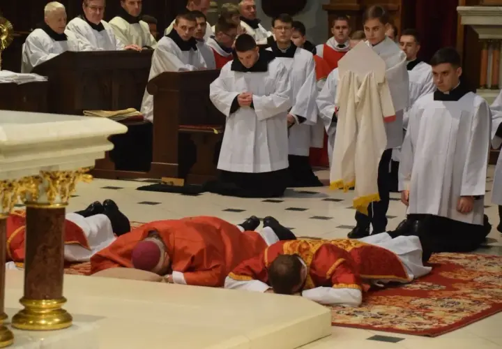 Czy w Wielki Piątek jest spowiedź? Sprawdź godziny w parafiach