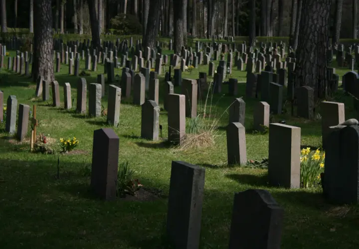 Ile kosztuje miejsce na cmentarzu na Wólce Węglowej? Ceny i opcje