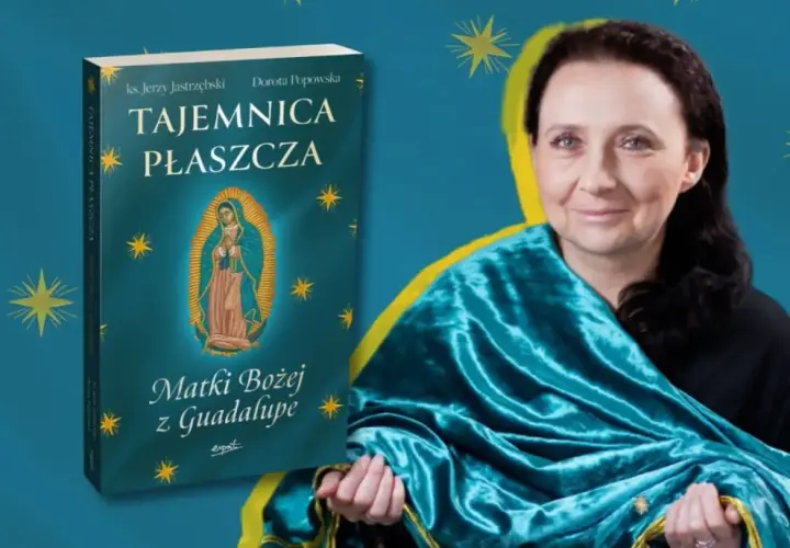 Książka "Tajemnica Płaszcza Matki Bożej z Guadalupe" i kobieta okryta turkusowym welurem.