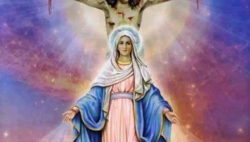 Mary wita nas w niebiańskiej wizji, gdzie Jezus na krzyżu i ona sama symbolizują modlitwę do Trójcy Świętej.