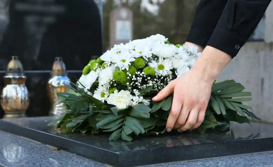 Ile trwa żałoba w Kościele katolickim? Zwyczaje i zasady