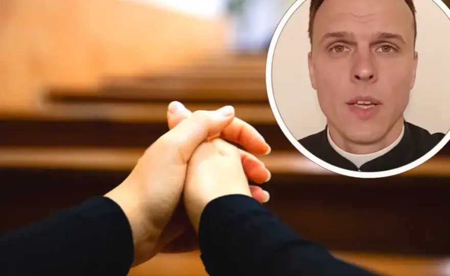 Na które kolano klękać w kościele? Zasady i symbolika klękania podczas modlitwy