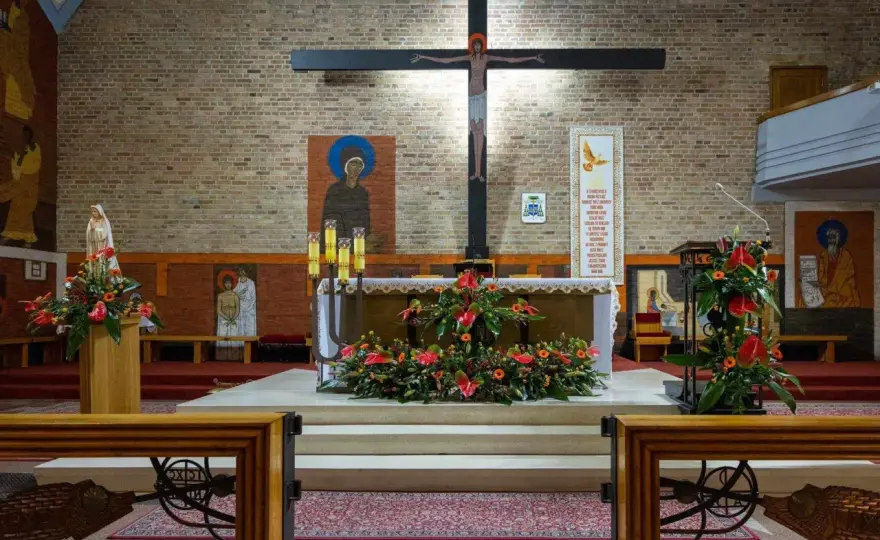 Czy katolik może nosić krzyż jerozolimski? Co mówi Kościół?