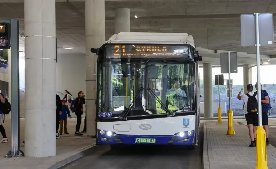 Jak dojechać do cmentarza Batowice - najłatwiejsze opcje transportu