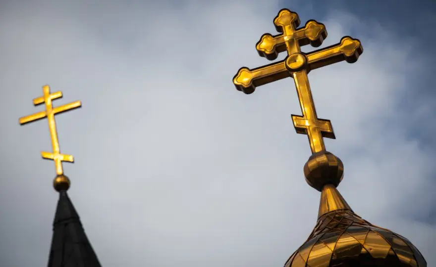 Krzyż prawosławny - Co oznacza i czym różni się od łacińskiego?