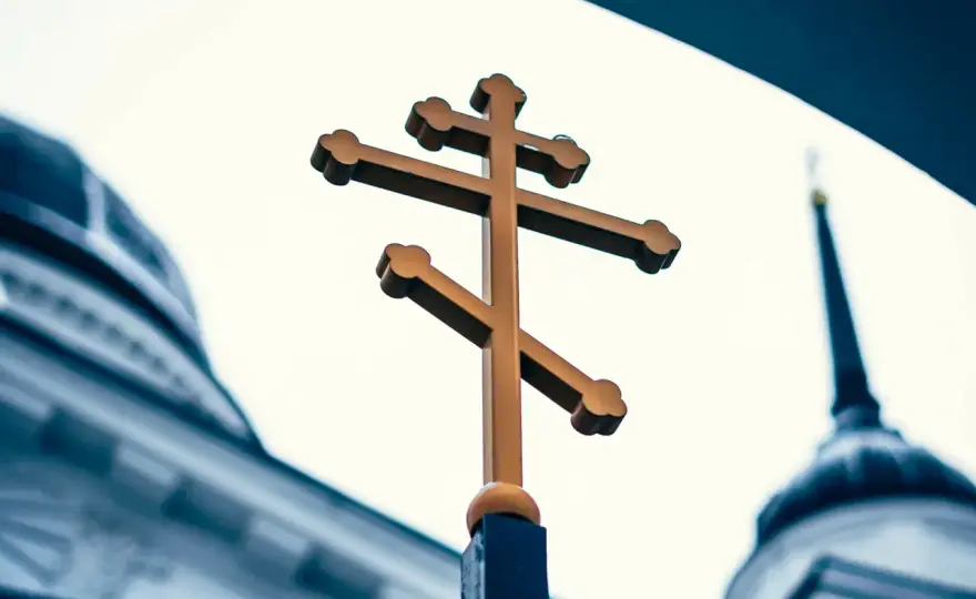 Czy katolik może nosić krzyż prawosławny? Oto co musisz wiedzieć