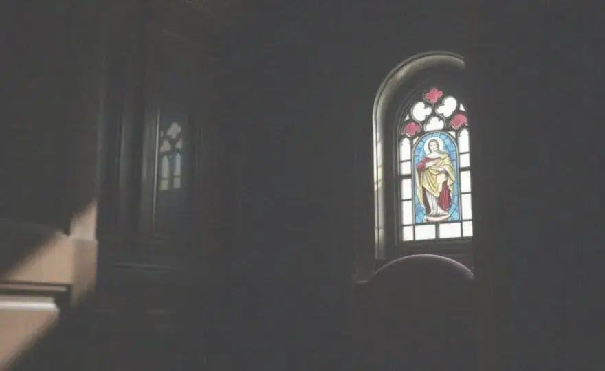 Czy stosunek przerywany to grzech? Religijne i moralne aspekty metody