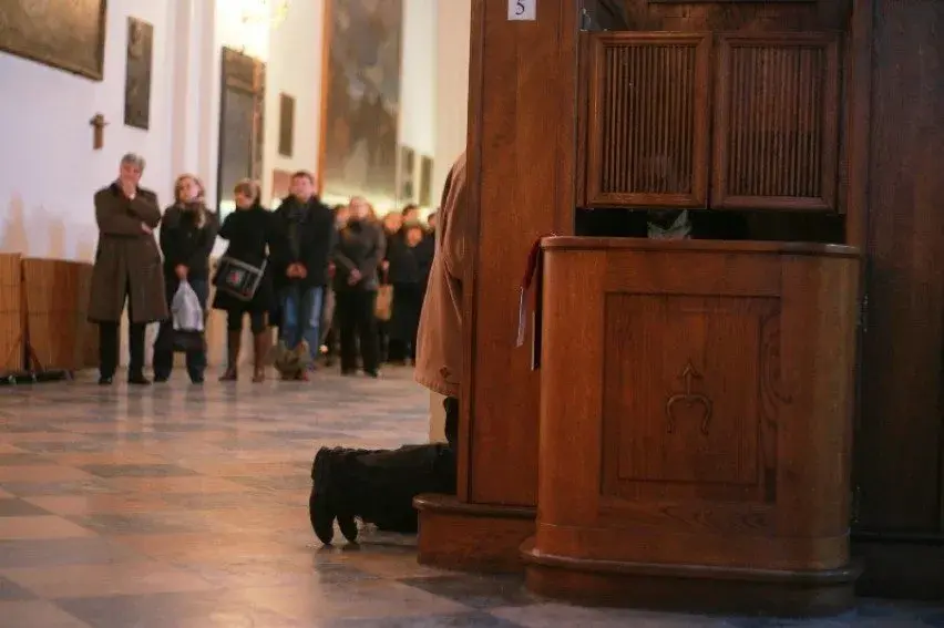 Jakie grzechy odpuszcza spowiedź powszechna i dlaczego to ważne?